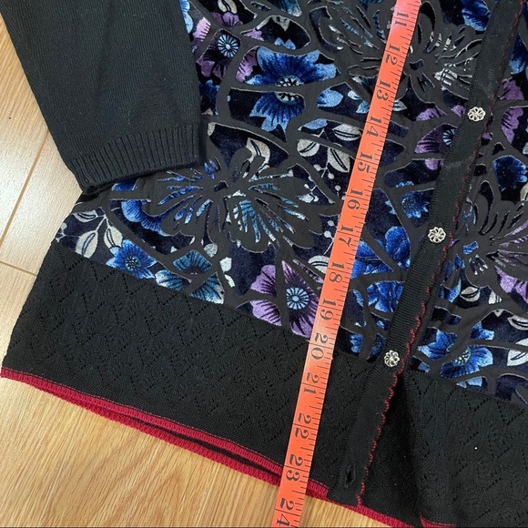 Vintage Black and Blue Floral Cardigan - Picture 11 of 12